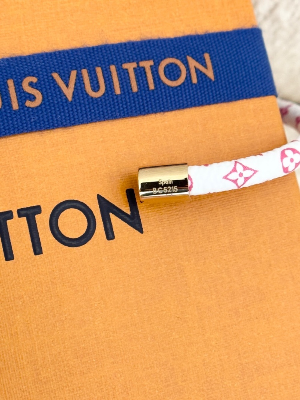✨NEW✨Louis Vuitton 2026 Monogram LV Confidential Bracelet 17 cm - White - Picture 7 of 10